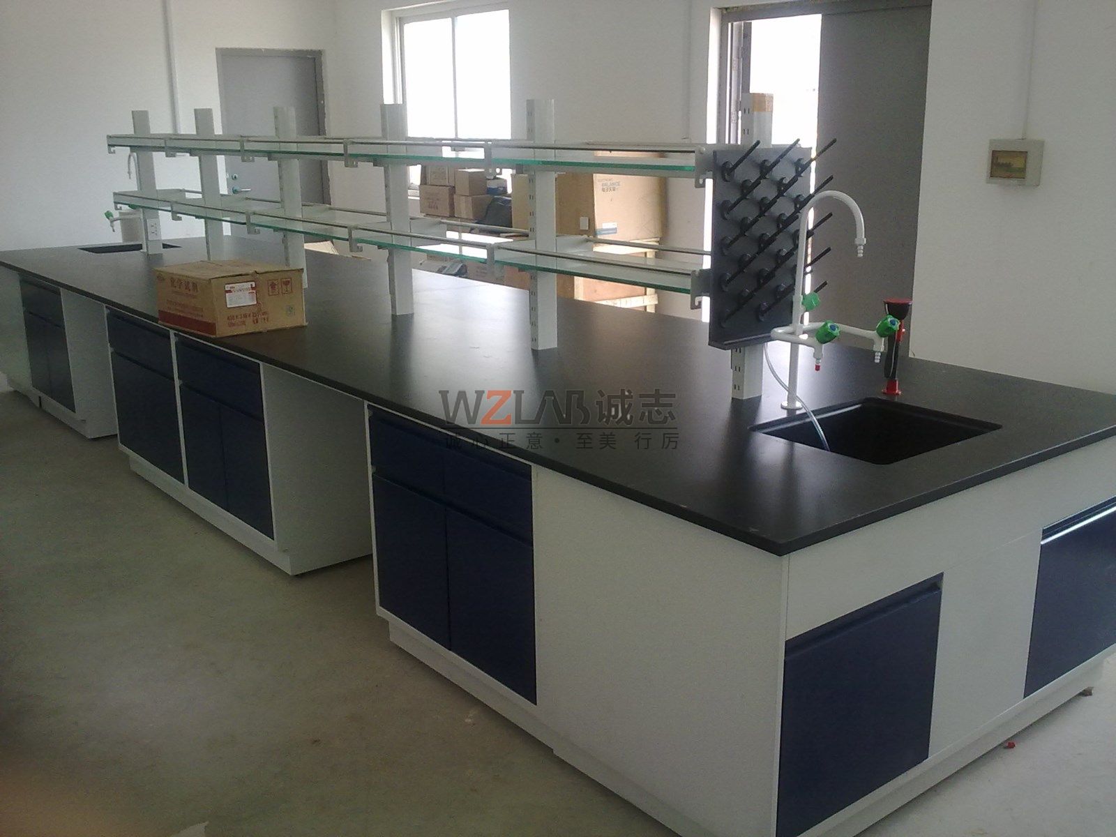 全鋼中央實(shí)驗(yàn)臺(tái)