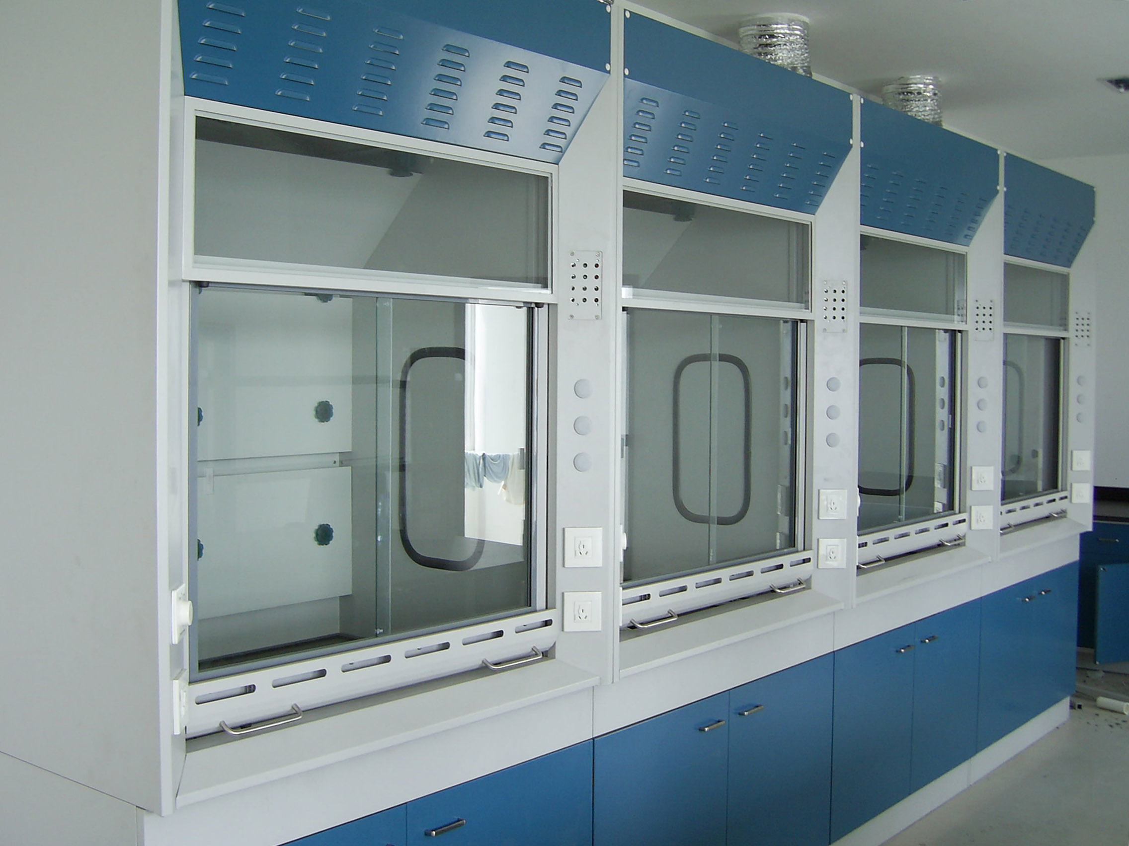 影響實驗室通風(fēng)柜報價的關(guān)鍵因素