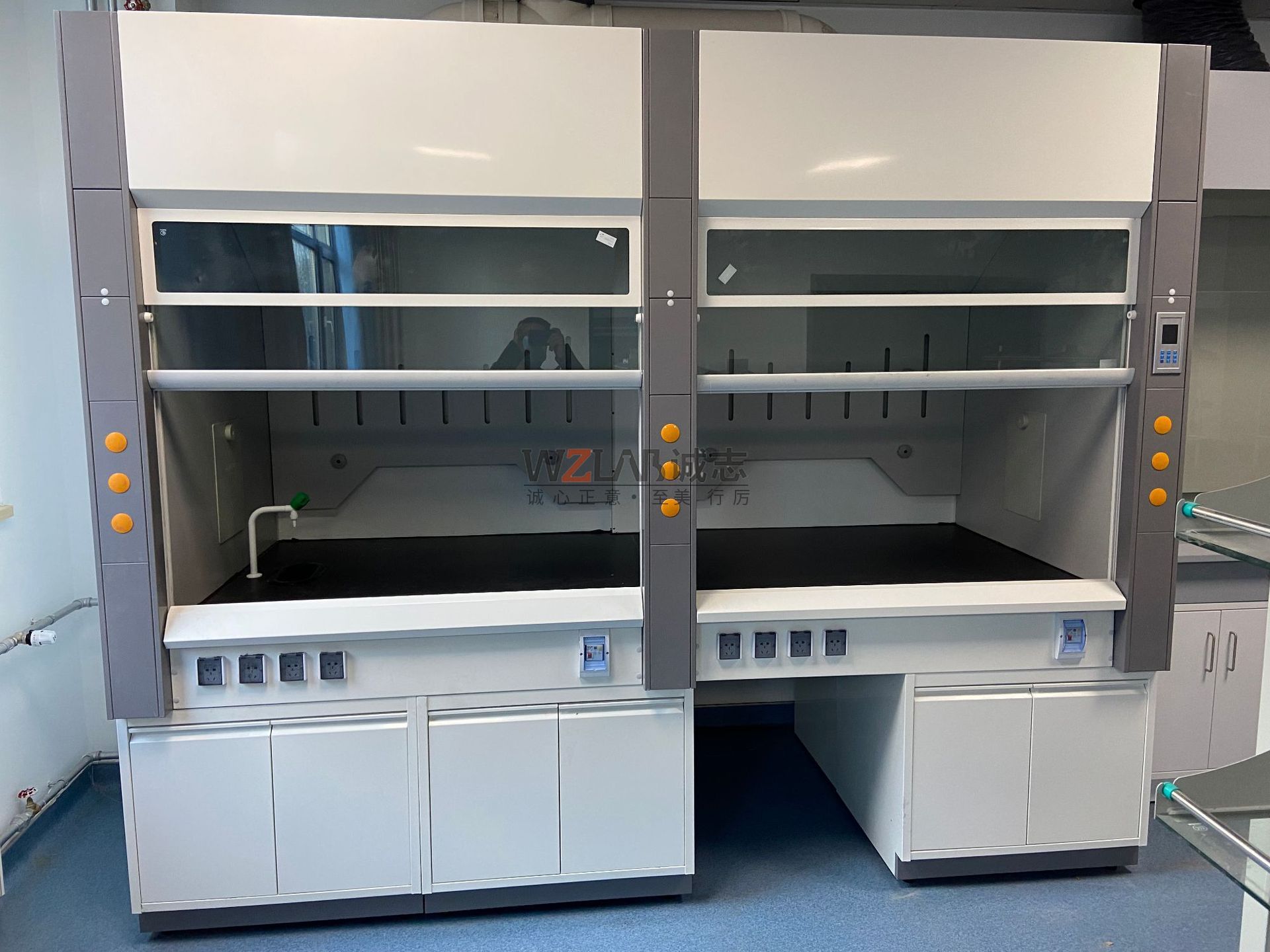 2、通風(fēng)柜 (2).jpg