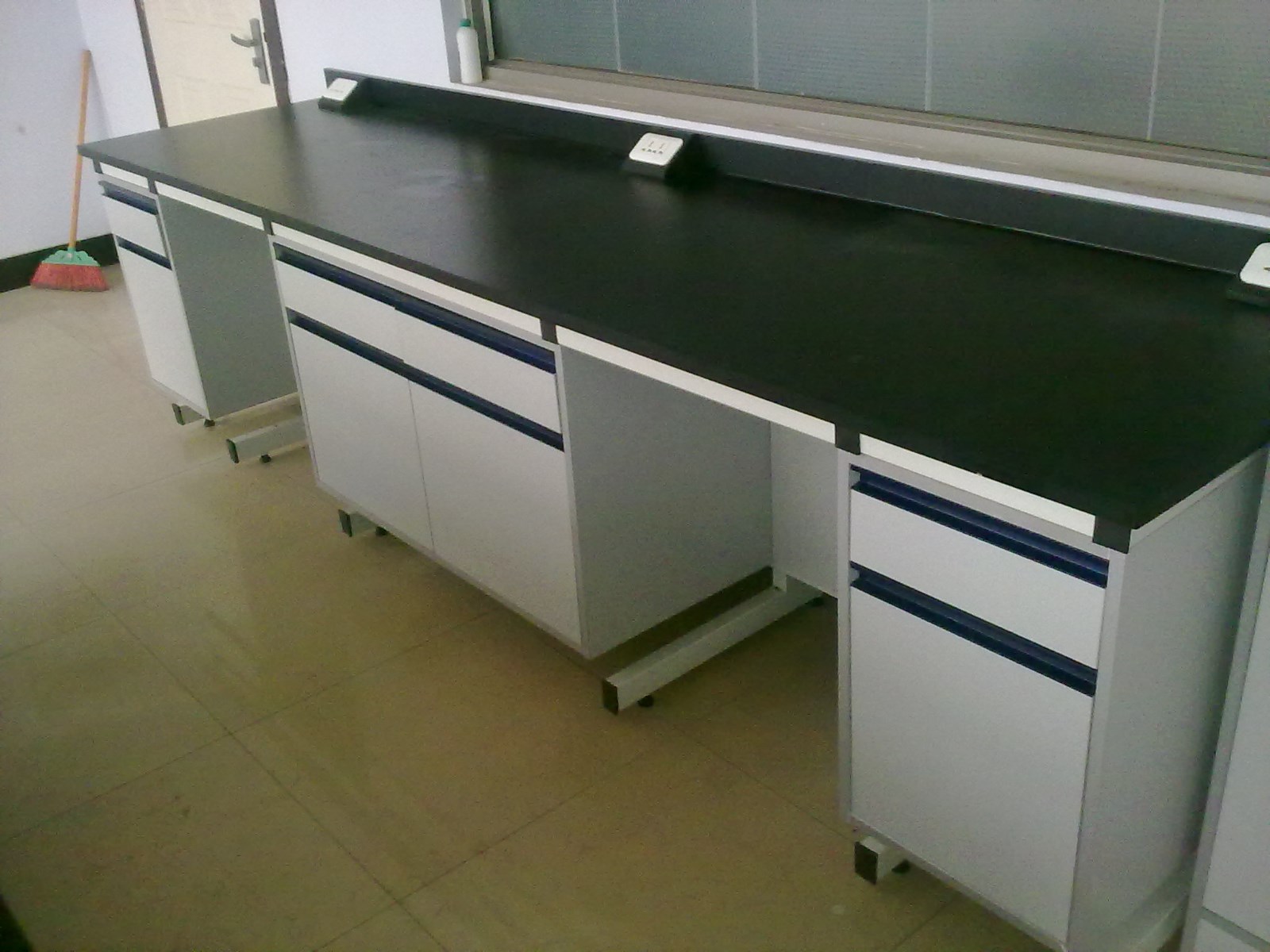 實(shí)驗(yàn)臺(tái)邊臺(tái)